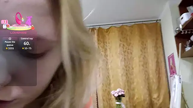 Snapshot of xX_Looola_Xx chatting on November 22, 2025, 2:27 pm xX Looola Xx online show from November 22, 2025, 2:27 pm