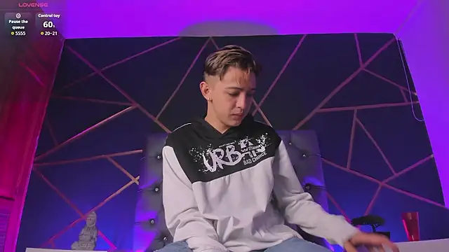 Lian Miller1  online show from February 13, 2026, 12:27 pm