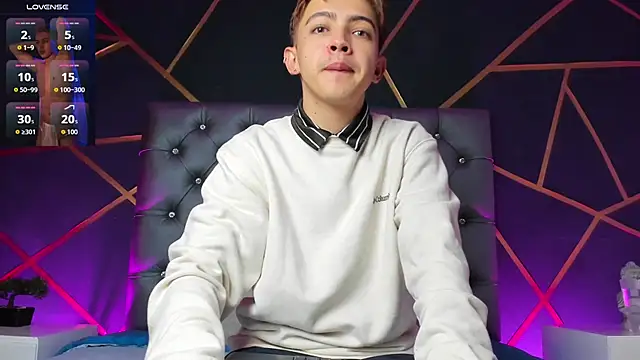 Lian Miller1  online show from November 17, 2025, 12:20 pm