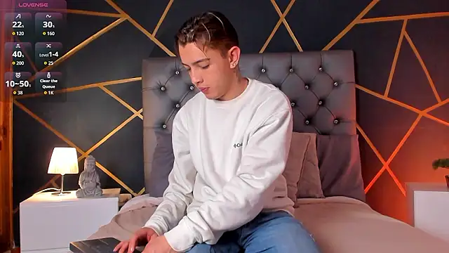 Lian Miller1  online show from February 27, 2026, 12:38 pm