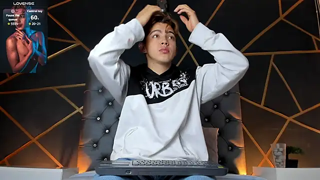 Lian Miller1  online show from January 9, 2026, 12:34 pm