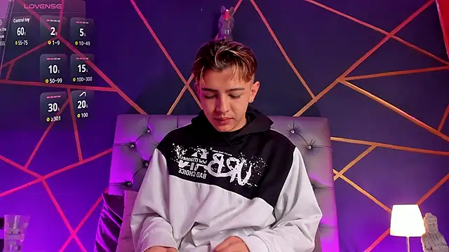 Lian Miller1  online show from March 21, 2026, 12:42 pm