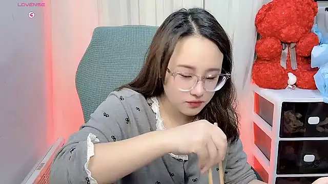 NEWONETO online show from November 11, 2025, 1:28 pm