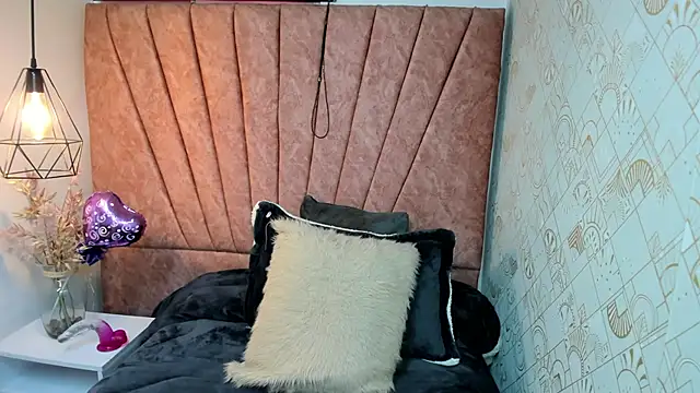 Issa Milf   online show from November 6, 2025, 1:04 pm