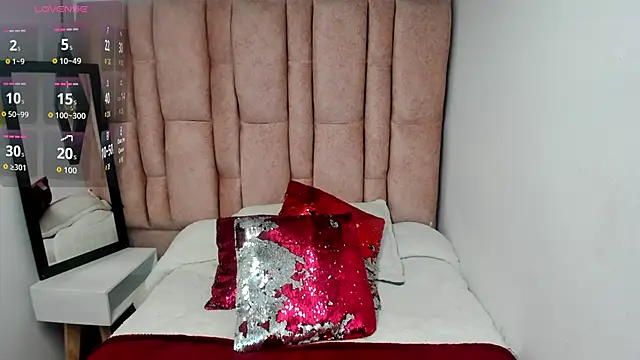 Issa Milf   online show from April 13, 2026, 1:48 pm