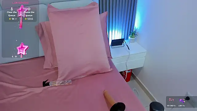 Snapshot of liz__cute chatting on November 12, 2025, 11:36 am liz cute online show from November 12, 2025, 11:36 am