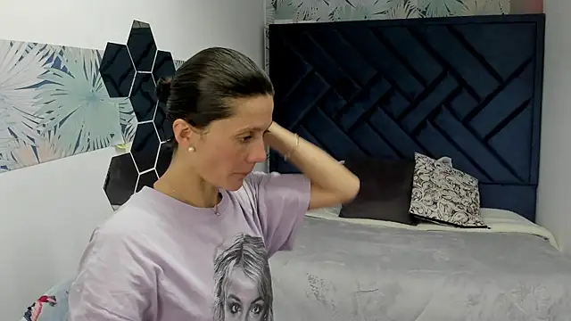 Valery More   online show from November 20, 2025, 12:17 pm