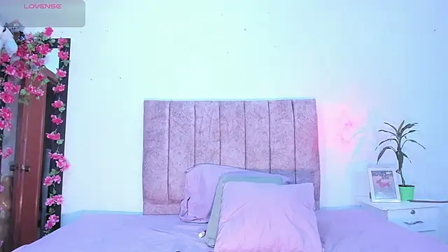 Mila 1wood online show from February 9, 2026, 11:41 am