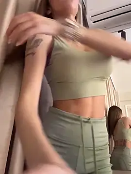 Snapshot of Candy_flippp chatting on November 3, 2025, 10:02 pm Candy flippp online show from November 3, 2025, 10:02 pm