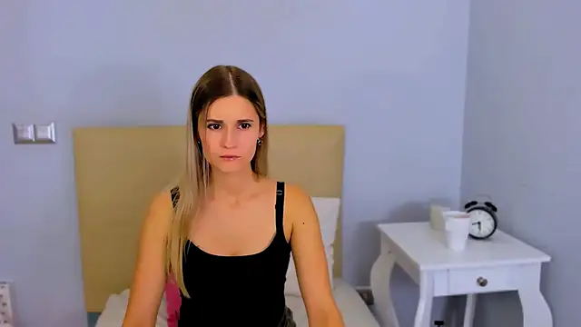 Snapshot of CatrinAmore chatting on November 8, 2025, 7:23 am CatrinAmore online show from November 8, 2025, 7:23 am