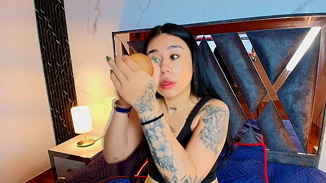 SusanVilla online show from November 27, 2025, 3:01 pm