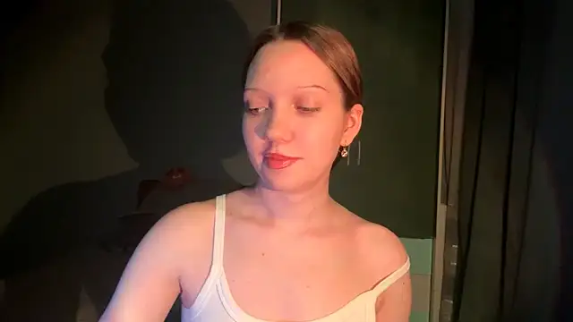 EmiIyKitty online show from November 21, 2025, 8:30 pm