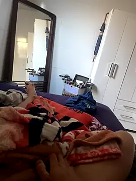 MCLZK online show from November 10, 2025, 6:24 pm