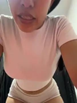 Amelia Rivas online show from April 8, 2026, 2:24 am