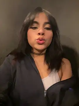 Snapshot of Veeronica_ chatting on October 9, 2025, 2:23 am Veeronica online show from October 9, 2025, 2:23 am