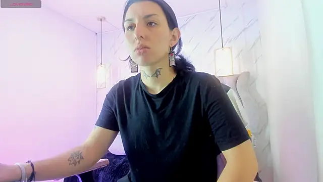 Snapshot of Iris__77 chatting on October 5, 2025, 6:31 pm Iris 77 online show from October 5, 2025, 6:31 pm