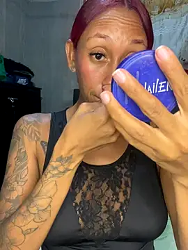 Snapshot of Zasha_Romero chatting on December 15, 2025, 4:40 am Zasha Romero online show from December 15, 2025, 4:40 am