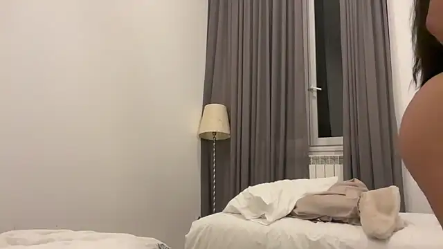 realrockybee1 online show from October 25, 2025, 10:43 pm