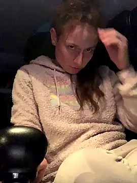 Snapshot of GoldenPussy1329 chatting on October 27, 2025, 9:16 pm GoldenPussy1329 online show from October 27, 2025, 9:16 pm