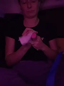 Snapshot of GoldenPussy1329 chatting on December 16, 2025, 10:25 pm GoldenPussy1329 online show from December 16, 2025, 10:25 pm