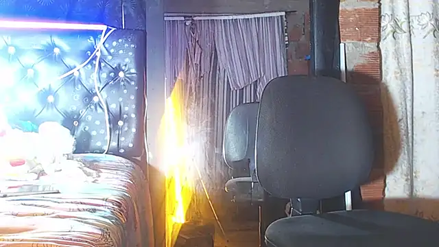 Snapshot of taylor_hot85 chatting on November 9, 2025, 11:31 pm taylor hot85 online show from November 9, 2025, 11:31 pm