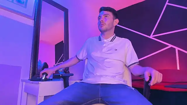 Snapshot of VynnyBlacke_ chatting on October 24, 2025, 8:41 pm VynnyBlacke online show from October 24, 2025, 8:41 pm