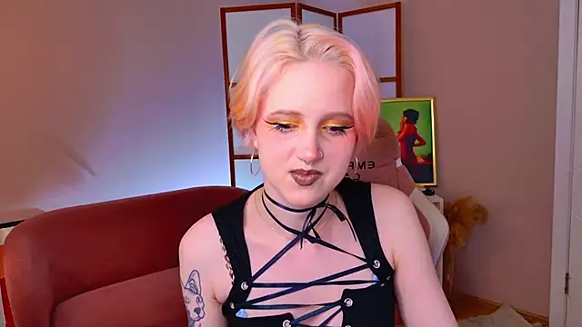 Snapshot of luna_son chatting on November 8, 2025, 9:29 pm luna son online show from November 8, 2025, 9:29 pm