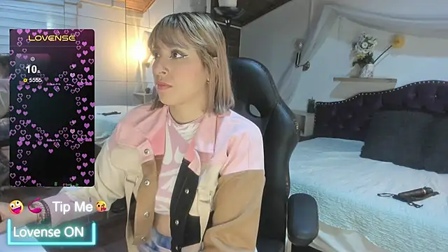 sophialyh 1 online show from February 25, 2026, 12:38 pm