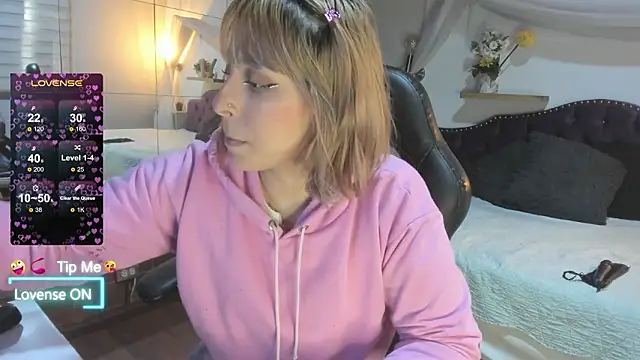 sophialyh 1 online show from February 19, 2026, 12:46 pm