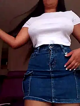 Snapshot of Antonela_19 chatting on October 25, 2025, 3:01 pm Antonela 19 online show from October 25, 2025, 3:01 pm