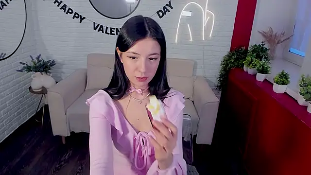 Snapshot of Azaliya_Haze chatting on February 14, 2026, 5:40 am Azaliya Haze online show from February 14, 2026, 5:40 am