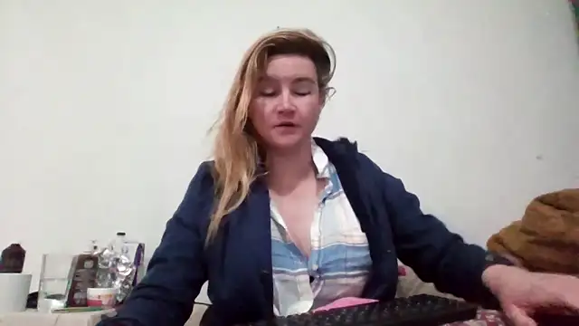 Snapshot of vagimosa chatting on November 17, 2025, 7:45 am vagimosa online show from November 17, 2025, 7:45 am