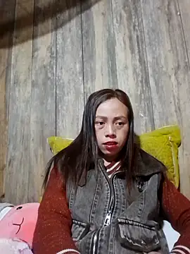 Snapshot of Tuyet_xx chatting on December 15, 2025, 2:17 am Tuyet xx online show from December 15, 2025, 2:17 am