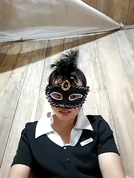 Snapshot of Tuyet_xx chatting on October 2, 2025, 6:28 am Tuyet xx online show from October 2, 2025, 6:28 am