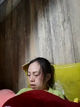 Snapshot of Tuyet_xx chatting on November 17, 2025, 4:33 pm Tuyet xx online show from November 17, 2025, 4:33 pm