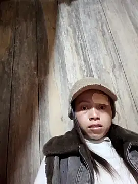 Snapshot of Tuyet_xx chatting on December 16, 2025, 11:31 pm Tuyet xx online show from December 16, 2025, 11:31 pm