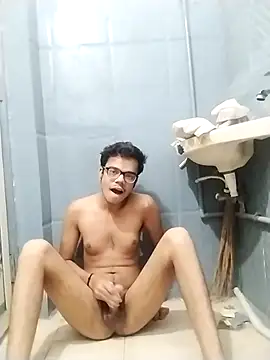 sexybobby13 online show from February 19, 2026, 8:33 am