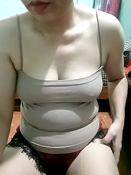 Snapshot of LitaQueen chatting on October 10, 2025, 4:13 am LitaQueen online show from October 10, 2025, 4:13 am