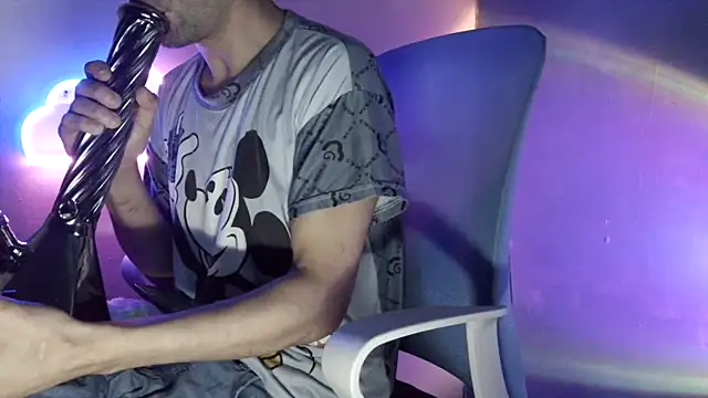 highinhtxx online show from May 9, 2026, 1:36 pm