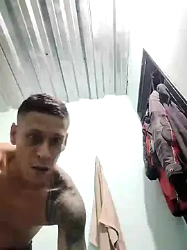 Snapshot of Dani156y chatting on December 2, 2025, 7:43 am Dani156y online show from December 2, 2025, 7:43 am