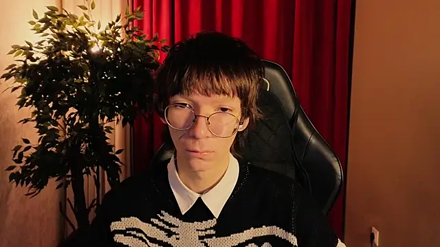 Snapshot of TommieHi chatting on November 16, 2025, 5:34 am TommieHi online show from November 16, 2025, 5:34 am