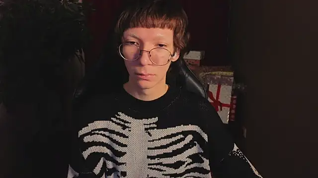 Snapshot of TommieHi chatting on November 28, 2025, 5:18 am TommieHi online show from November 28, 2025, 5:18 am