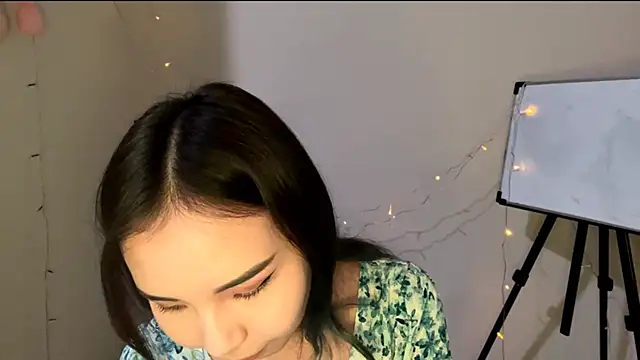 CarollFalick online show from December 4, 2025, 12:37 pm