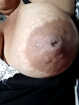 Hotmommax online show from February 24, 2026, 8:21 pm