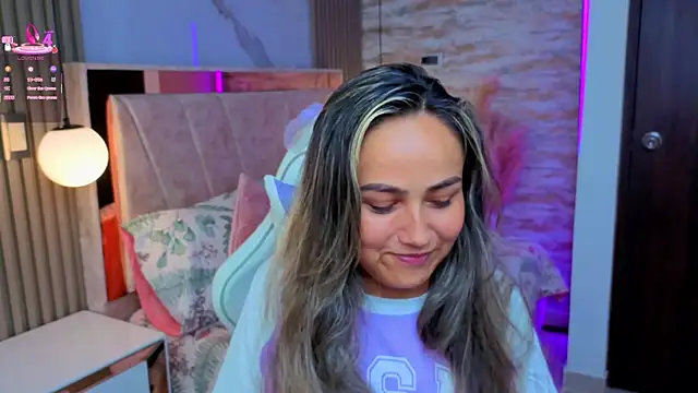 Snapshot of lila_cute1 chatting on November 16, 2025, 4:01 pm lila cute1 online show from November 16, 2025, 4:01 pm