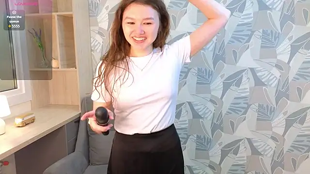 Snapshot of LewisThrone chatting on October 22, 2025, 3:11 pm LewisThrone online show from October 22, 2025, 3:11 pm