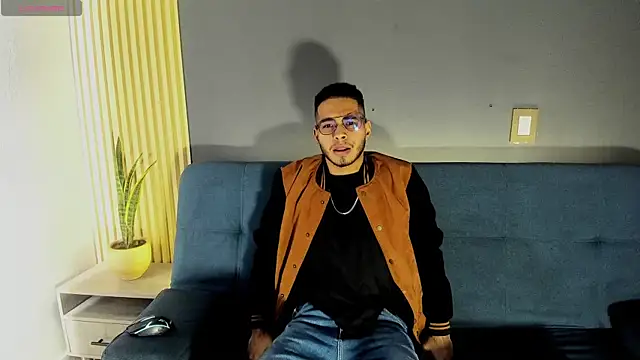 Jaybrown  1 online show from December 2, 2025, 9:05 pm