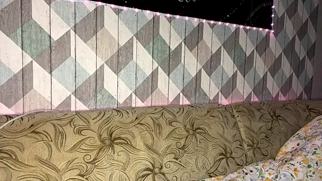 RebelKitsune online show from November 11, 2025, 6:52 am