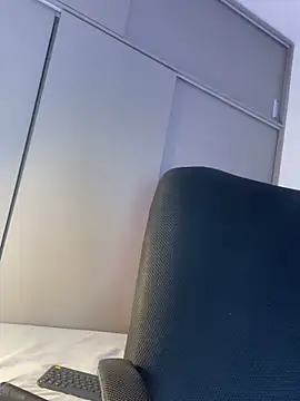 Snapshot of EmilyZuits chatting on October 28, 2025, 9:58 pm EmilyZuits online show from October 28, 2025, 9:58 pm