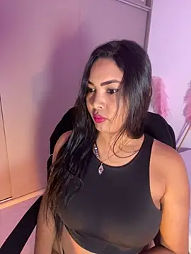 Snapshot of EmilyZuits chatting on November 24, 2025, 9:37 pm EmilyZuits online show from November 24, 2025, 9:37 pm